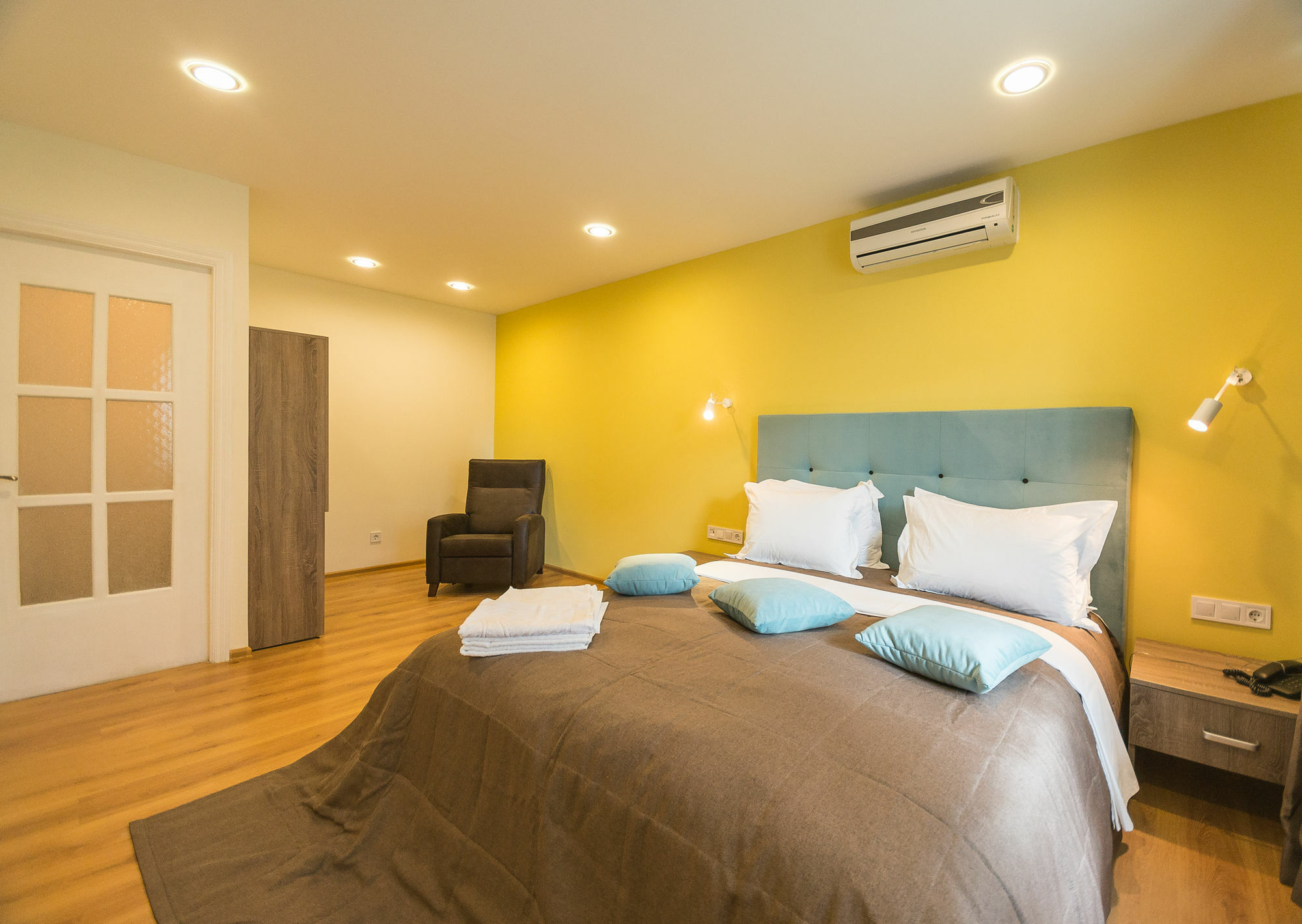 Partner Guest House Kiev Bagian luar foto